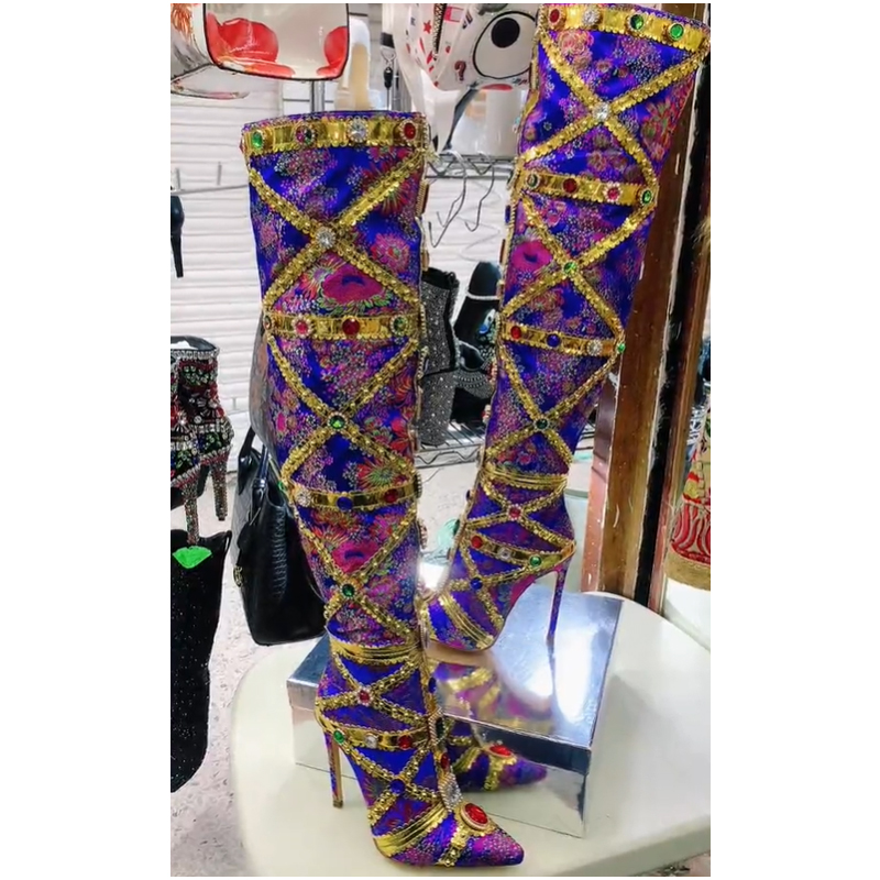 Embroidery Stitches - マルチカラー宝石ゴールドトリムステッチスティレット太もも丈ブーツ 2026 ポインテッドトゥニーハイブーツ パーティーウェディング用ファッションシューズ