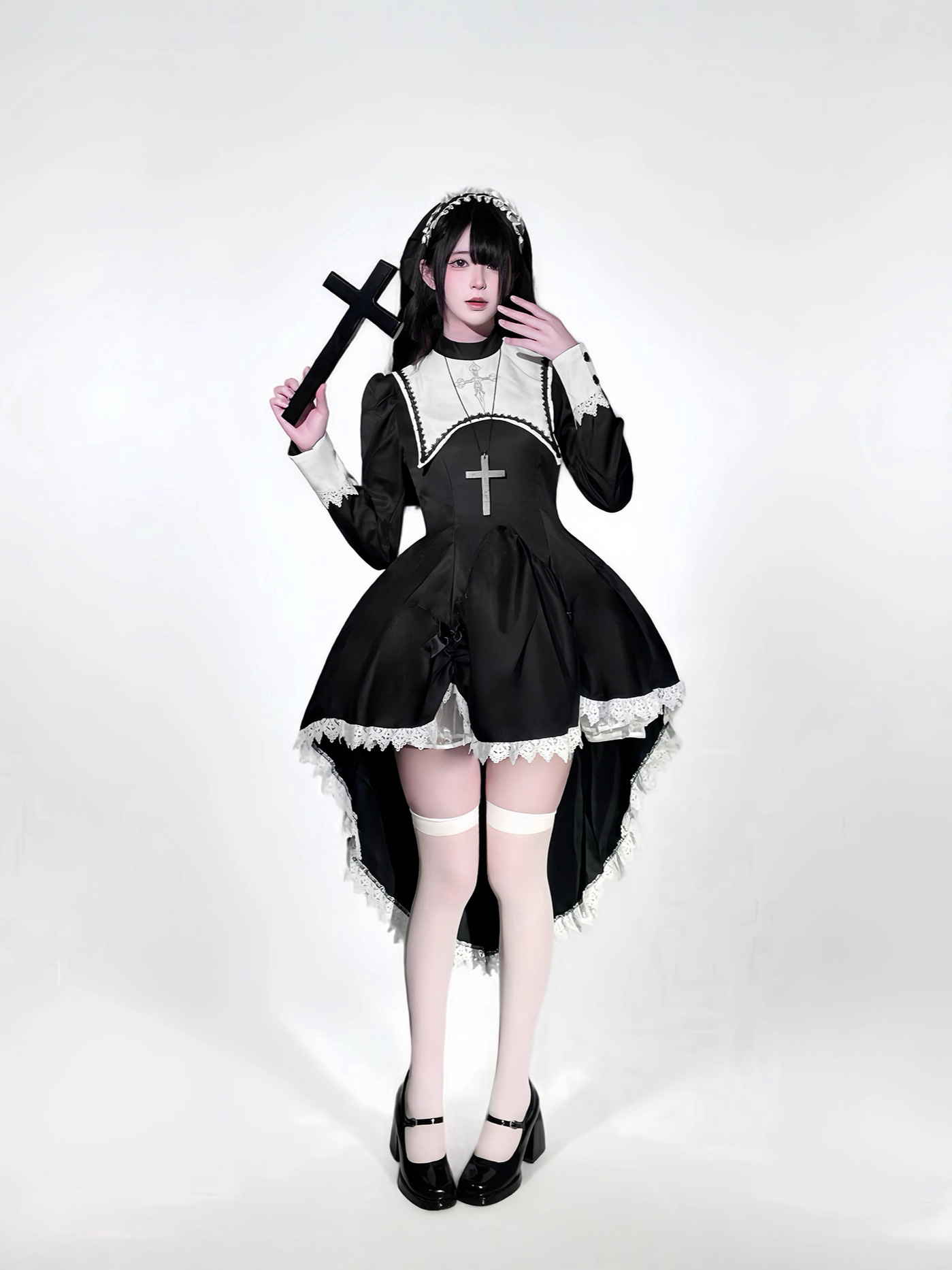 ゴシックスタイルのダーク刺繍クロスハロウィン修道女コスチュー - Embroidery Dress のレビューと価格