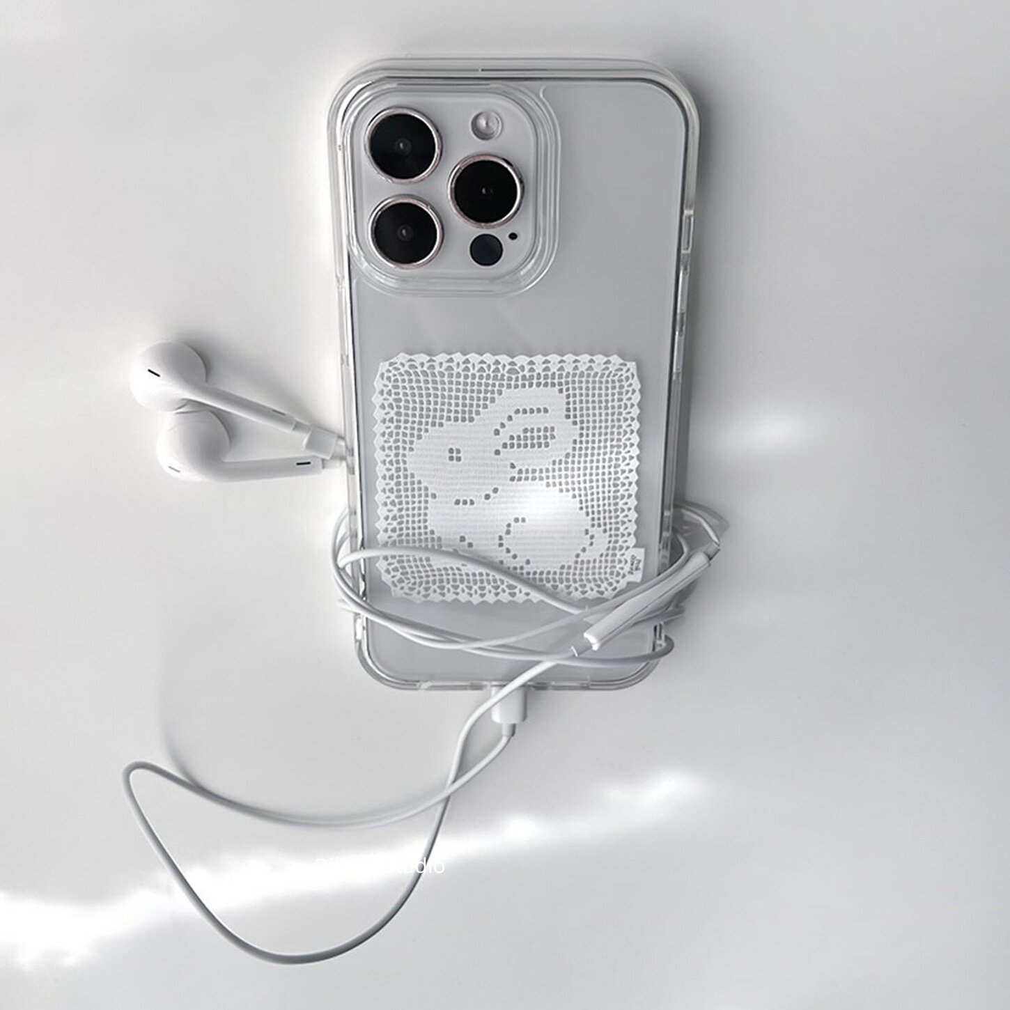 韓国風白いレース柄のウサギのスマホケース iPhone 17 - Embroidery White のレビューと価格